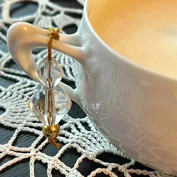 Hand Poured SoyCandle Upcycled Vintage Cup and Vintage Glass Bead Charm “Winter” - Picture 9 of 9